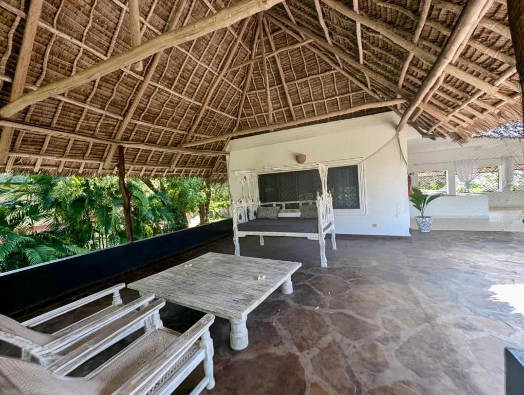 White Nyumba Malindi Apartment Exterior photo